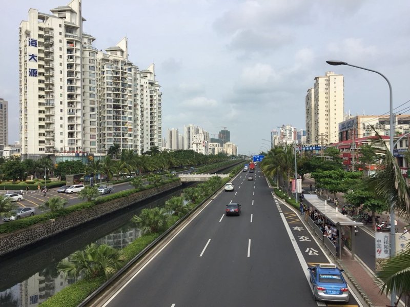 海口货运市场的脉动：从清晨到日暮
